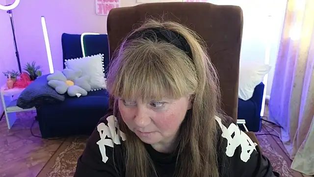 Snapshot of Melania_Cook chatting on May 13, 2026, 2:57 pm Melania Cook online show from May 13, 2026, 2:57 pm