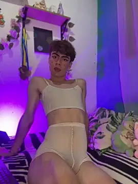 Snapshot of _peachyboy chatting on May 5, 2026, 2:36 am peachyboy online show from May 5, 2026, 2:36 am