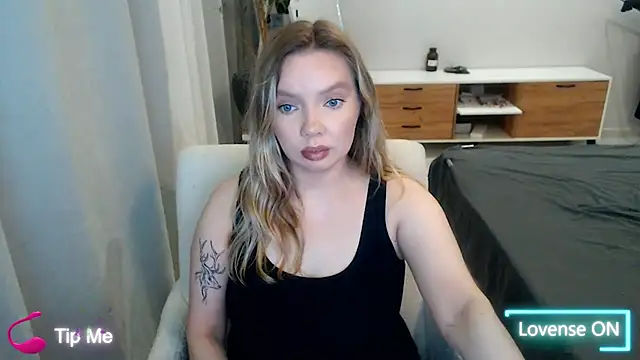 Snapshot of PolinaXXXXXJones chatting on May 8, 2026, 5:17 pm PolinaXXXXXJones online show from May 8, 2026, 5:17 pm