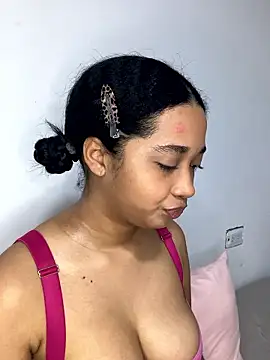  sweetSabrina- online show from May 18, 2026, 12:44 am