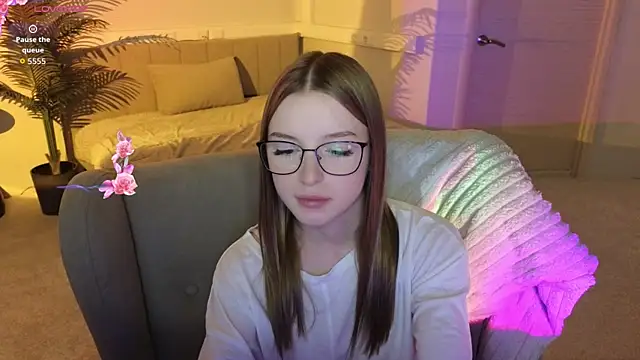 Eva Th0mpson online show from August 4, 2026, 1:10 am