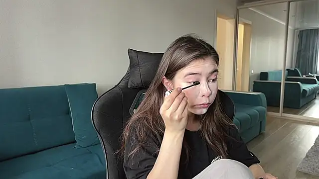 Snapshot of Ellewaay chatting on May 28, 2026, 8:11 am Ellewaay online show from May 28, 2026, 8:11 am
