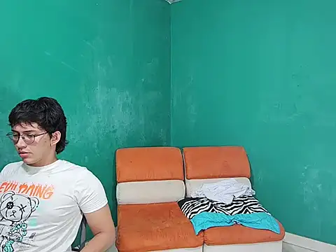 Snapshot of patry_and_elioo chatting on May 13, 2026, 3:24 am patry and elioo online show from May 13, 2026, 3:24 am