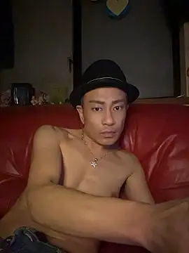 takashi1113 online show from May 14, 2026, 1:13 am