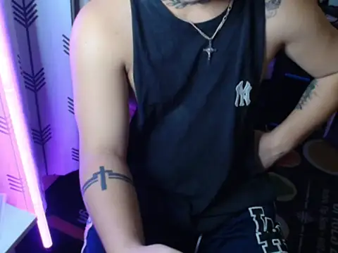 Snapshot of Ashtonfuckingboi chatting on July 22, 2026, 6:21 pm Ashtonfuckingboi online show from July 22, 2026, 6:21 pm