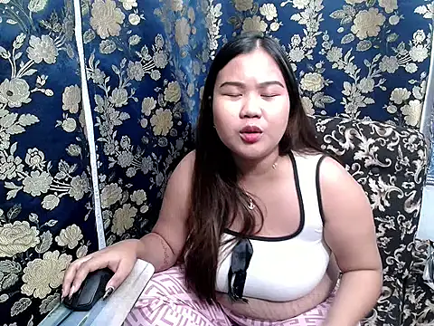 hotchickgirl online show from May 11, 2026, 2:45 pm