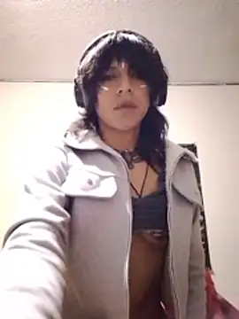Liil bunny online show from May 13, 2026, 4:19 am