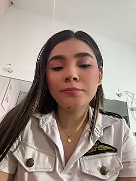 Snapshot of Mia_Rodriguezz_ chatting on May 17, 2026, 3:17 am Mia Rodriguezz online show from May 17, 2026, 3:17 am