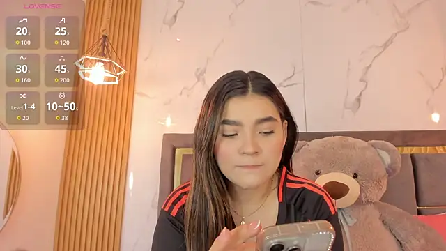 Snapshot of Mia_Rodriguezz_ chatting on June 18, 2026, 3:38 am Mia Rodriguezz online show from June 18, 2026, 3:38 am