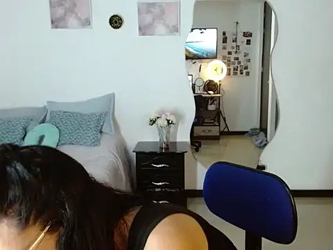 Obsidianlove1 online show from June 19, 2026, 1:33 am