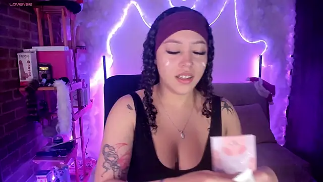 liz martins1 online show from June 12, 2026, 2:31 am