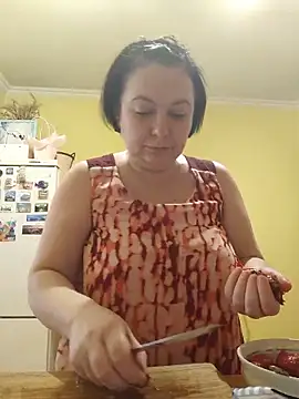 EmmaEmmy40 online show from June 11, 2026, 4:37 pm