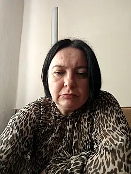 EmmaEmmy40 online show from May 11, 2026, 10:38 am