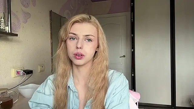 ScarlettRosy online show from May 31, 2026, 4:07 am