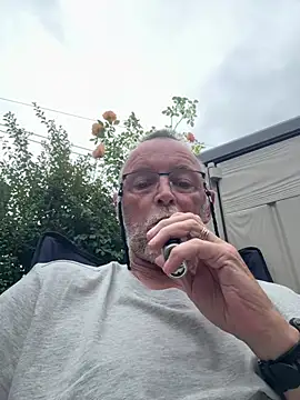 Snapshot of Moonraker64 chatting on July 28, 2026, 12:48 pm Moonraker64 online show from July 28, 2026, 12:48 pm