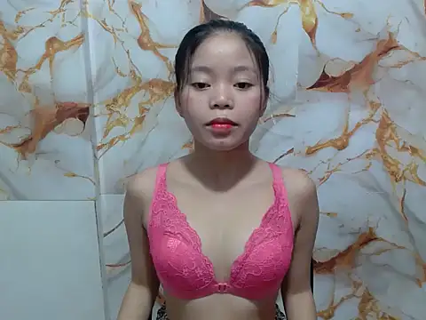 Sweet Sarah69 online show from June 17, 2026, 8:47 am