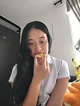 Snapshot of L0lita_Emi12 chatting on July 5, 2026, 6:37 pm L0lita Emi12 online show from July 5, 2026, 6:37 pm