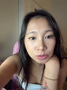 Snapshot of petiteTai chatting on May 5, 2026, 4:04 am petiteTai online show from May 5, 2026, 4:04 am