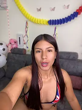 FernandaHils online show from June 16, 2026, 8:53 pm