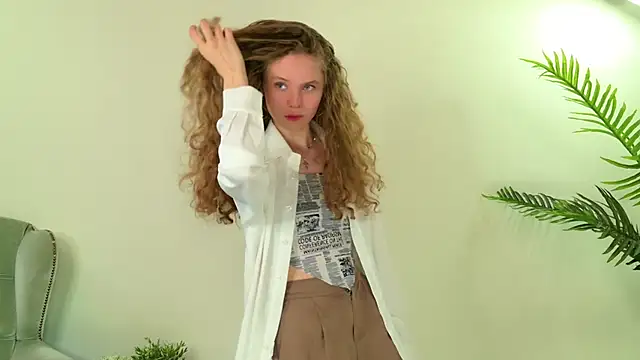 Mila Stain online show from May 5, 2026, 5:32 am