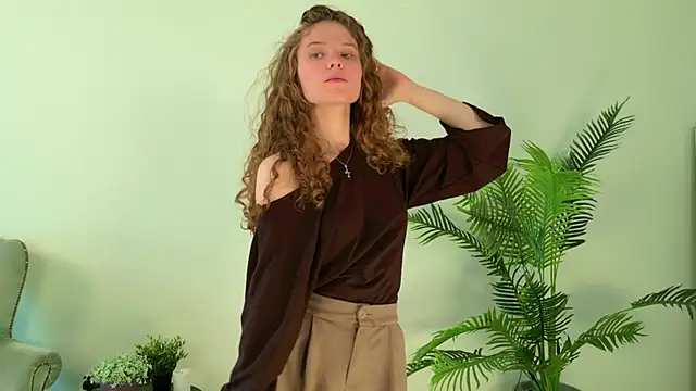 Mila Stain online show from May 12, 2026, 5:26 am