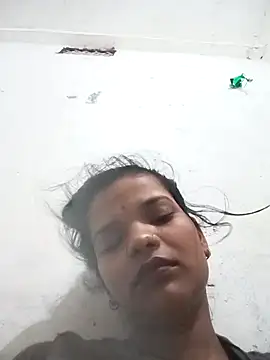 Snapshot of Student_garl_1 chatting on May 10, 2026, 12:14 am Student garl 1 online show from May 10, 2026, 12:14 am