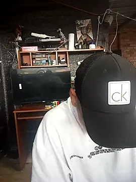 demoni0802 online show from May 3, 2026, 9:29 pm