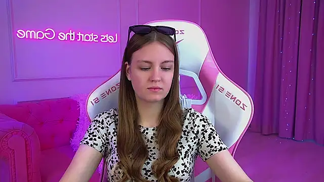 SofiaSarvains online show from May 18, 2026, 6:07 am