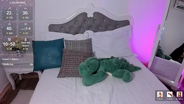 cutesofiaa online show from May 21, 2026, 7:00 pm
