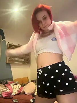 EmilyErdbeeree online show from May 15, 2026, 11:47 pm