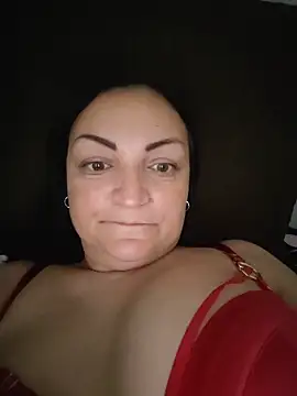 LunaMoonlira online show from May 27, 2026, 6:04 pm