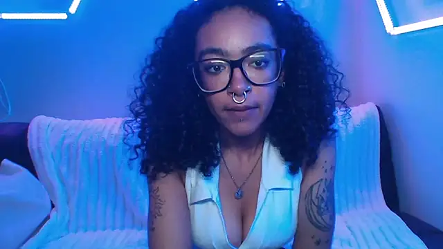 MommieMia online show from May 12, 2026, 3:03 am