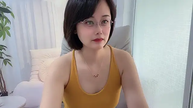 Naomi Z online show from June 4, 2026, 1:21 am