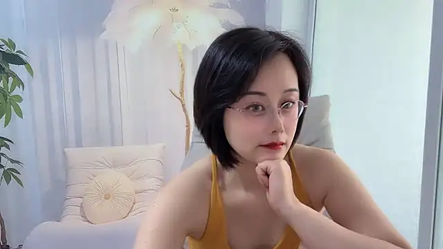 Naomi Z online show from May 15, 2026, 11:03 pm