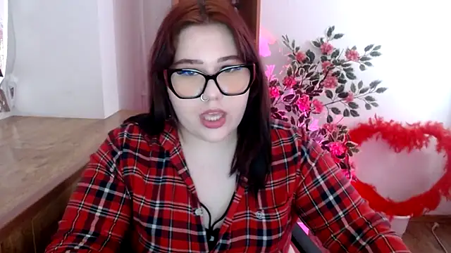 KarolinasHot online show from May 31, 2026, 6:02 pm