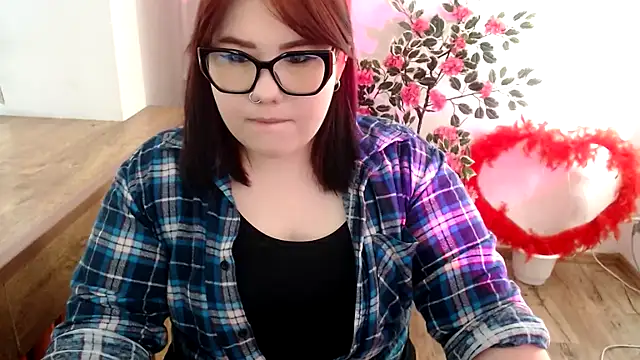 KarolinasHot online show from June 14, 2026, 1:23 pm