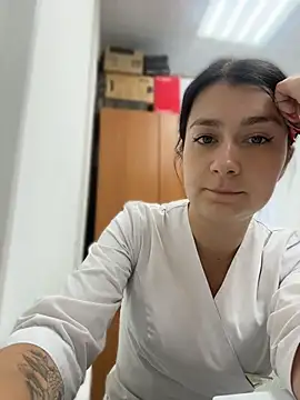 Snapshot of MissElya chatting on July 6, 2026, 4:42 pm MissElya online show from July 6, 2026, 4:42 pm