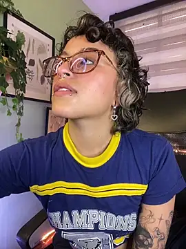 Lusiana   online show from June 3, 2026, 5:06 pm