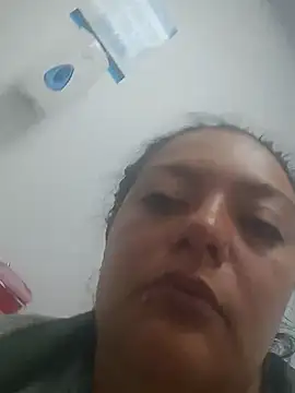 Snapshot of FabritziAPiel chatting on June 18, 2026, 12:10 pm FabritziAPiel online show from June 18, 2026, 12:10 pm