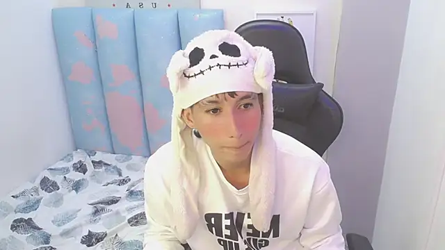 Snapshot of liam_play chatting on May 13, 2026, 3:57 am liam play online show from May 13, 2026, 3:57 am