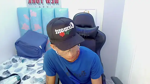 Snapshot of liam_play chatting on May 11, 2026, 4:47 am liam play online show from May 11, 2026, 4:47 am