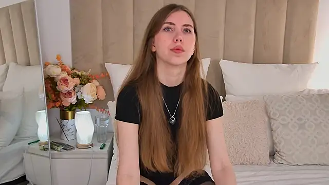 EvaAkiins online show from May 28, 2026, 4:46 pm