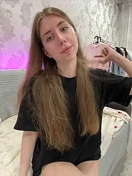 EvaAkiins online show from June 2, 2026, 6:41 pm