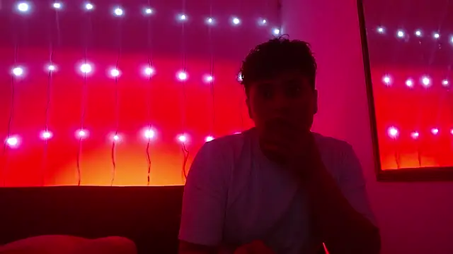 Wildseductor1 online show from May 8, 2026, 9:40 pm