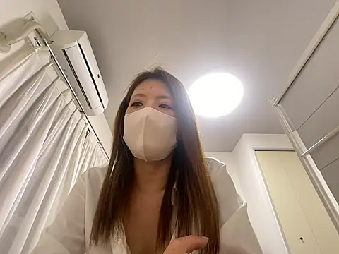 yumi1919 online show from May 14, 2026, 1:08 pm