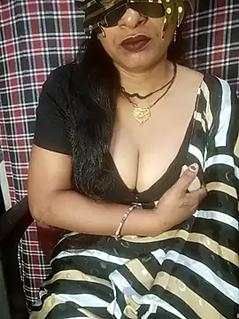 Juli 80 online show from May 28, 2026, 4:24 pm