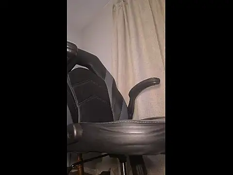 Huew-G-Rection online show from May 10, 2026, 11:17 pm