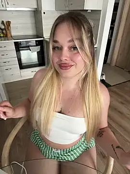 lilixcake online show from May 8, 2026, 1:37 pm