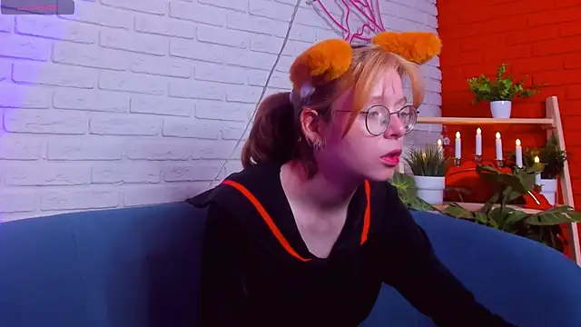 FoxxyyPolly online show from June 13, 2026, 5:49 am