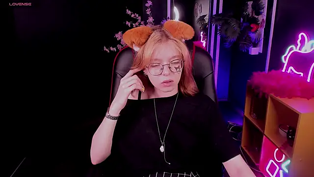 FoxxyyPolly online show from June 14, 2026, 6:14 am